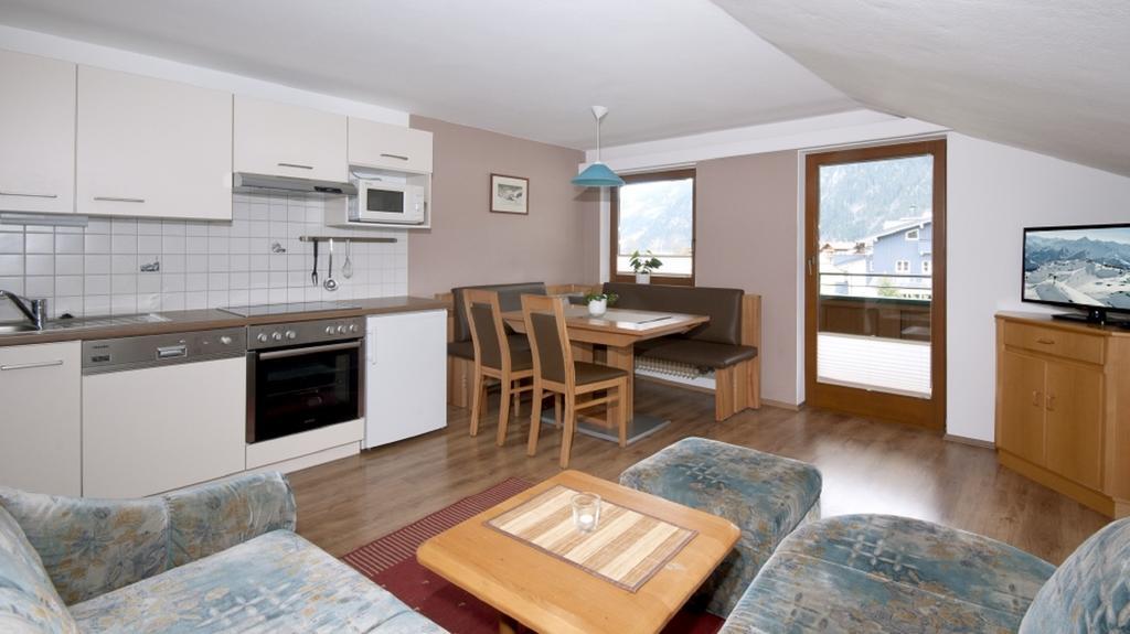 Landhaus Tyrol Mayrhofen Room photo