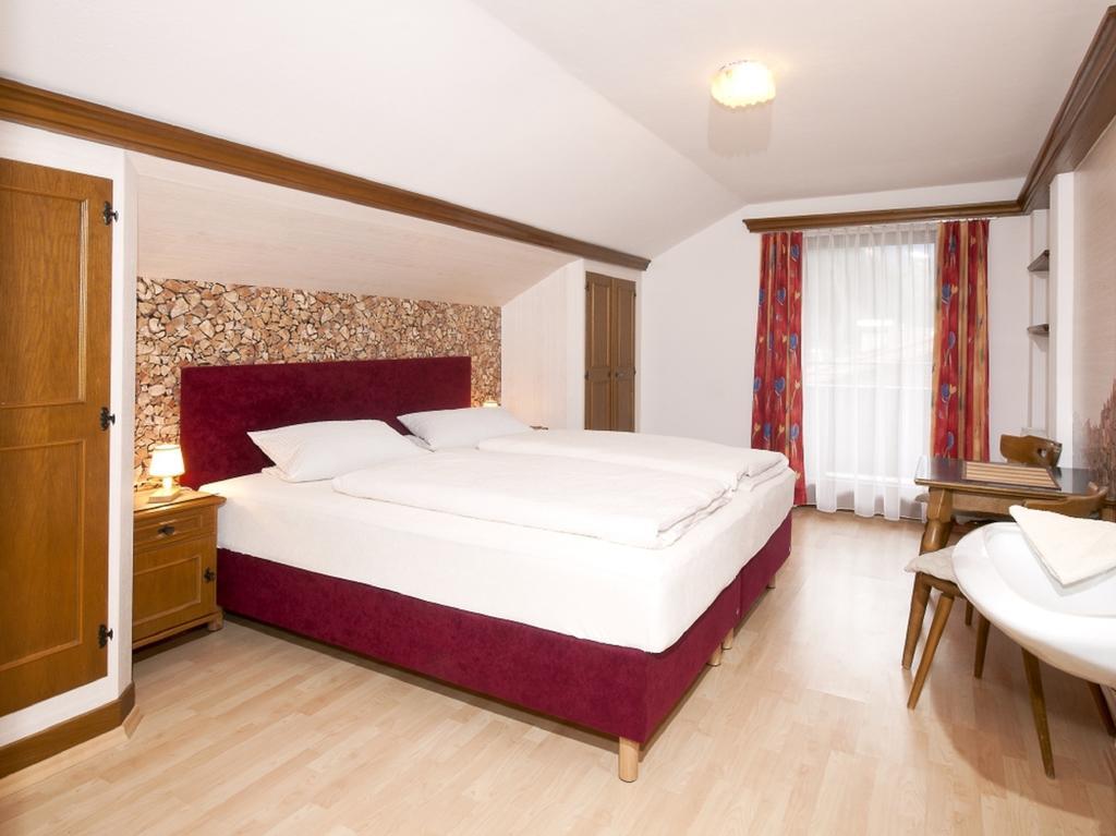 Landhaus Tyrol Mayrhofen Room photo